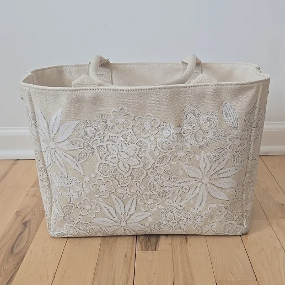 Elegant Cream Floral Tote Bag - Picture 4 of 12